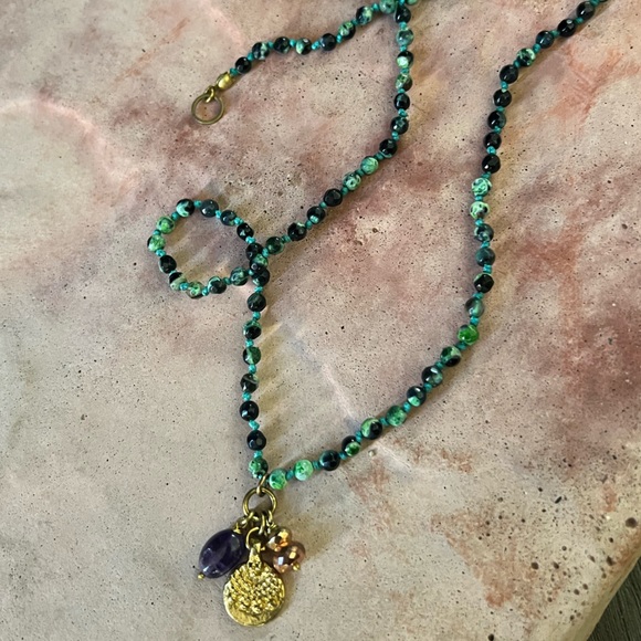 Handmade hand knotted vibrant green agate necklace with charm cluster - Picture 9 of 12